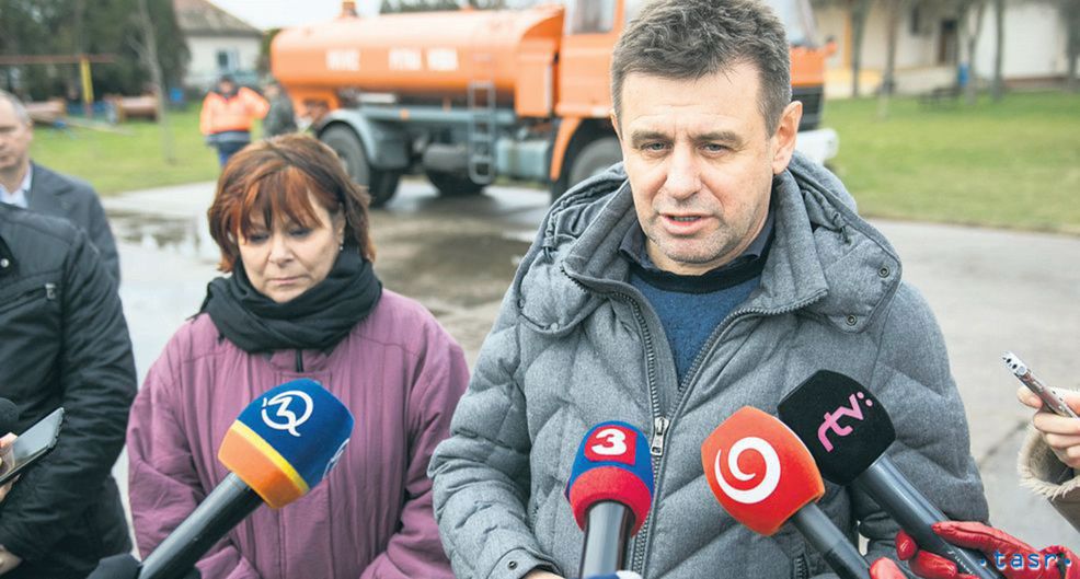 Minister životného prostredia László Sólymos...