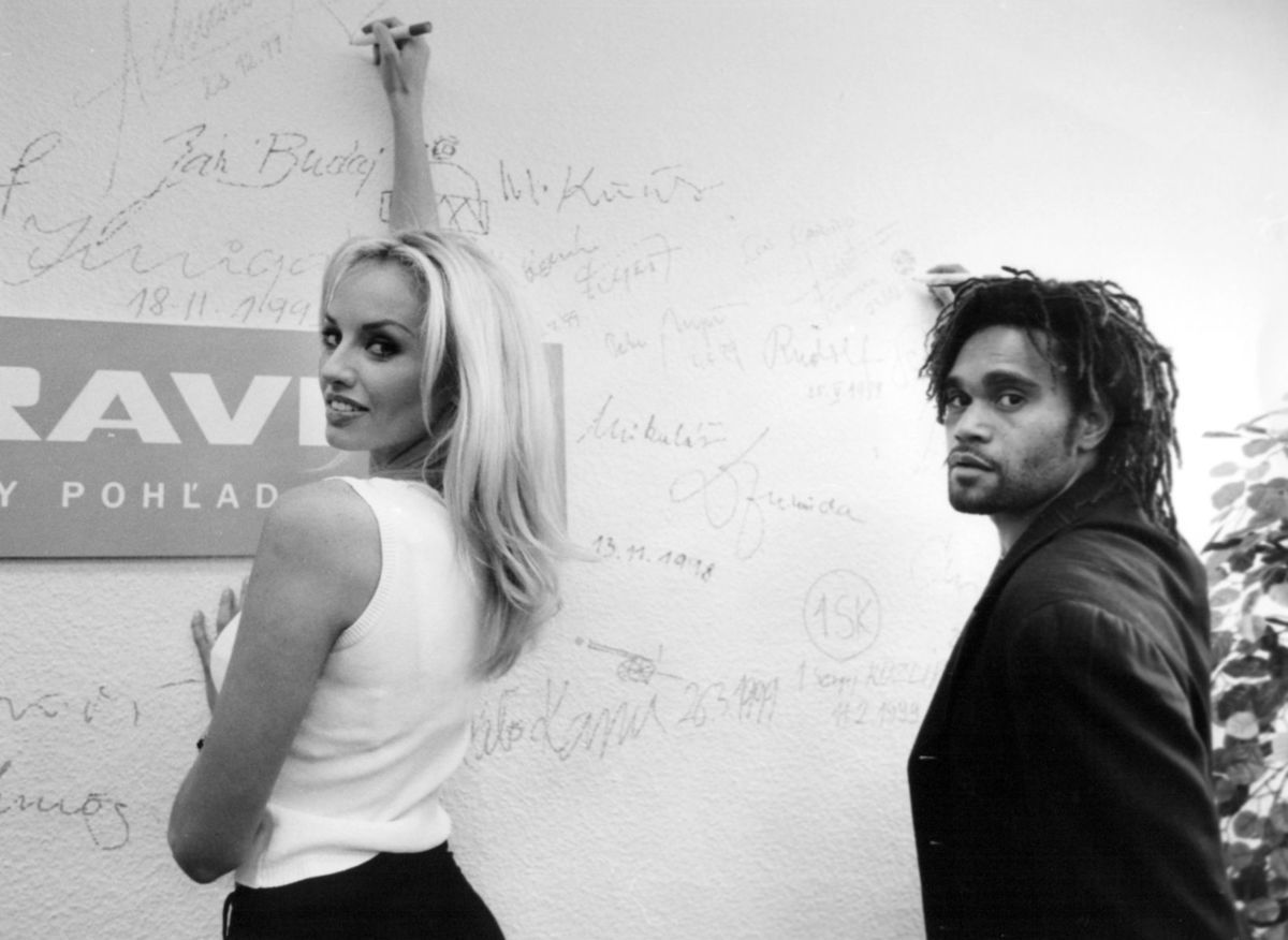 Adriana Sklenaříková a Chris Karembeu sa v...