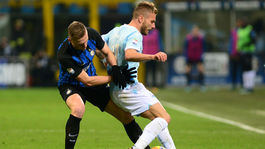 Po ruke Škriniara nariadili penaltu, Inter zachránilo video. Stačilo to na bod