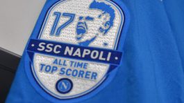 Magická sedemnástka. Neapol si uctil strelca Hamšíka špeciálnymi dresmi