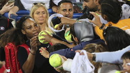 Serena v prvom zápase po pôrode neuspela. Medzi hrami sa pýtala na dcéru