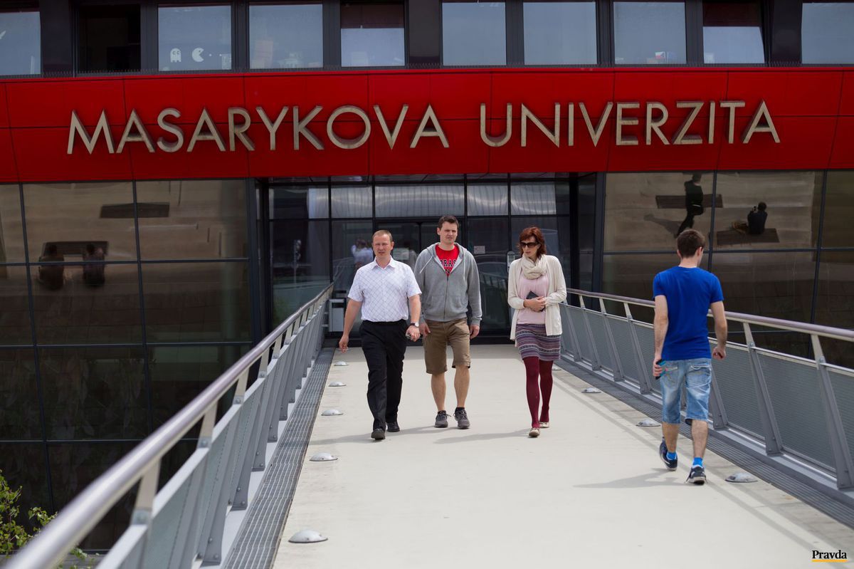 Živá česko-slovenská komunita dnes funguje...