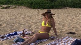 Britney Spears šla do bikín. So sexi krivkami a synmi si užíva voľno 