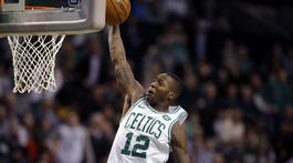 Boston v šlágri zdolal Cleveland, víťazstvá Golden State a Houstonu