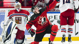 Česi vedenie neudržali, vo finále vyzvú Kanaďanov Švédi. Bielorusi sa lúčia