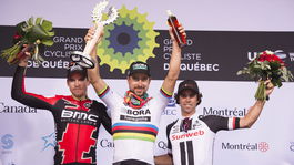 Sagan sa vracia do akcie. Čakajú ho starí známi