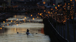 Foto týždňa (1): Singapur, robot, svetlá miest