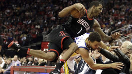 Obhajca titulu Golden State v šlágri uspeli na palubovke Houstonu
