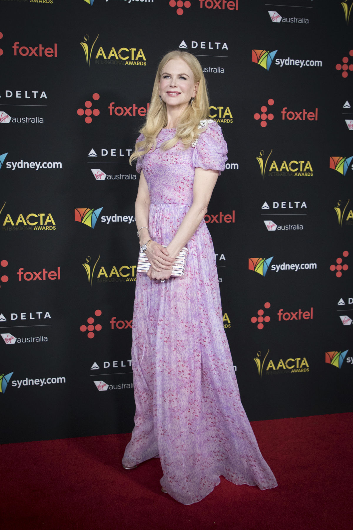 Herečka Nicole Kidman pózuje v kreácii Carolina...