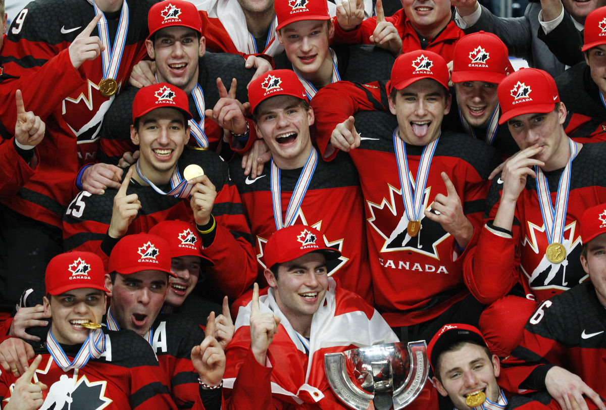 Сколько раз становилась чемпионом сборная команда канады. Хоккей сборная Канады. Национальный спорт Канады. Молодёжная хоккейная команда Канады. Канадские спортивные команды.