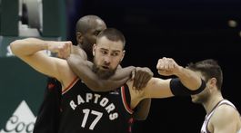 V Milwaukee žiaril obrovitý Litovec, Boston zdolal Minnesotu