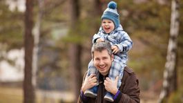 Dostanú otcovia po narodení dieťaťa platené voľno?