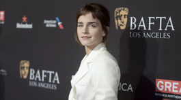 Nový účes Emmy Watsonovej! Čo poviete, sekne jej tá retro-ofinka?