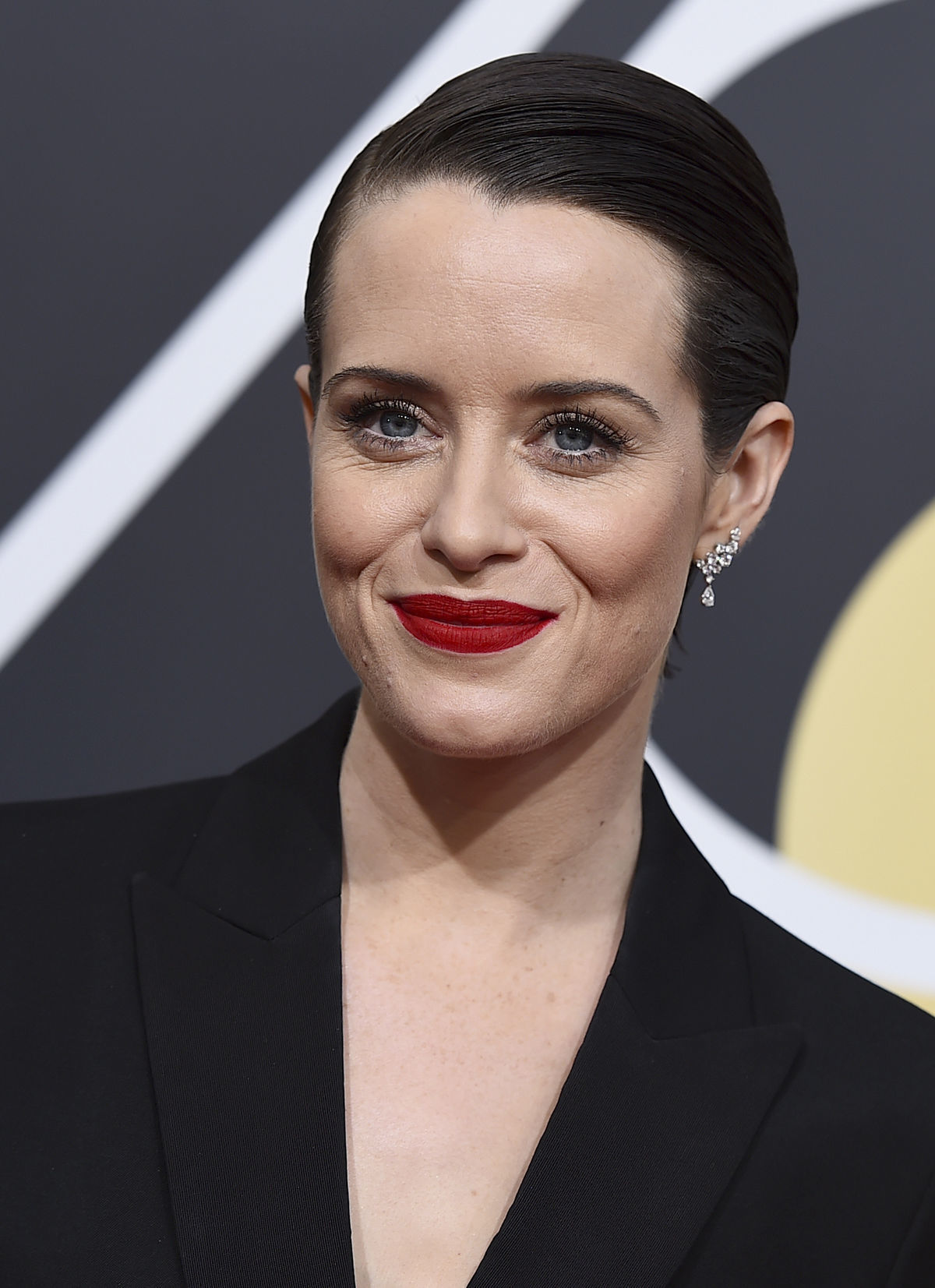 Britská herečka Claire Foy a jej červený rúž.