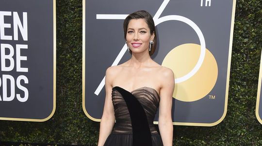 Herečka Jessica Biel v šatách Dior Couture.