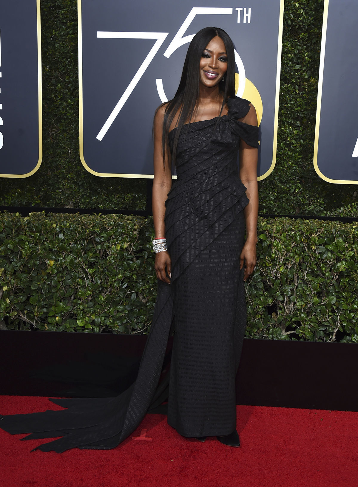 Modelka Naomi Campbell v róbe Jean-Paul Gaultier.
