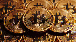 Kryptomena (bitcoin) je založená na kryptografii.