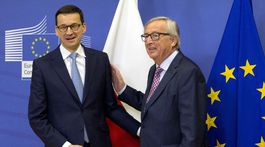 Juncker a Morawiecki mali 'priateľskú' večeru, budú ďalej zlepšovať vzťahy