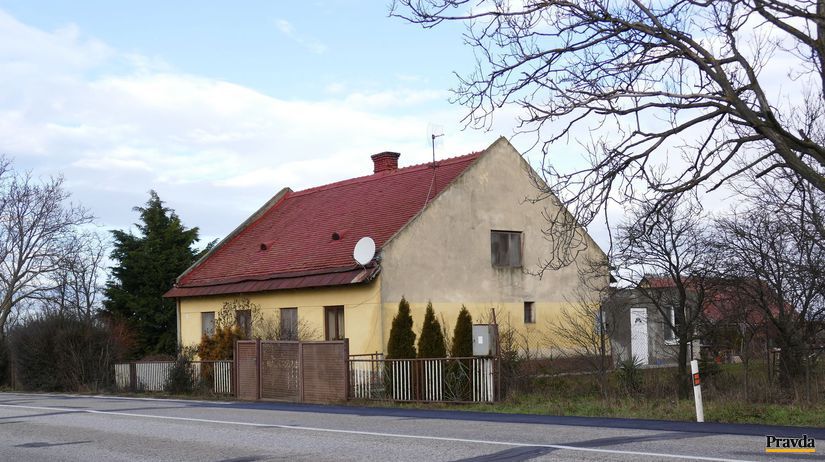 Iba v tomto jedinom dome ešte žijú ľudia.