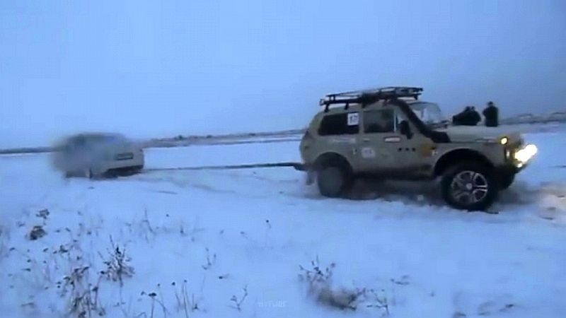 Lada Niva 4x4 a Audi S6 Quattro si to rozdali v...