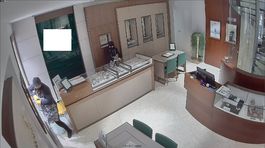 Polícia vyzýva verejnosť o poskytnutie informácii o lúpeži v klenotníctve