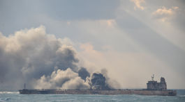 Iránsky tanker horiaci po zrážke pri brehoch Číny explodoval