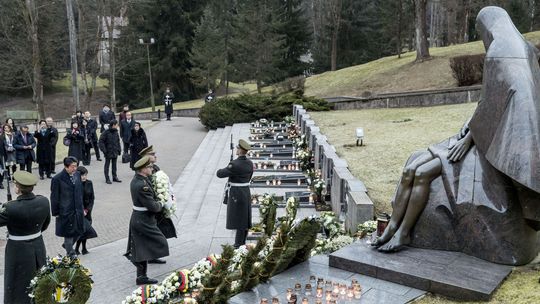 Abe navštívil v Litve múzeum 'japonského Schindlera'