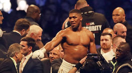 Joshua a Parker budú boxovať o tri veľké tituly. Vyzývateľ sľubuje Britovi šok