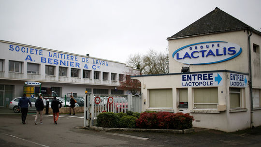 Francúzsky Lactalis pre salmonelózu sťahuje detské mlieko z 83 krajín