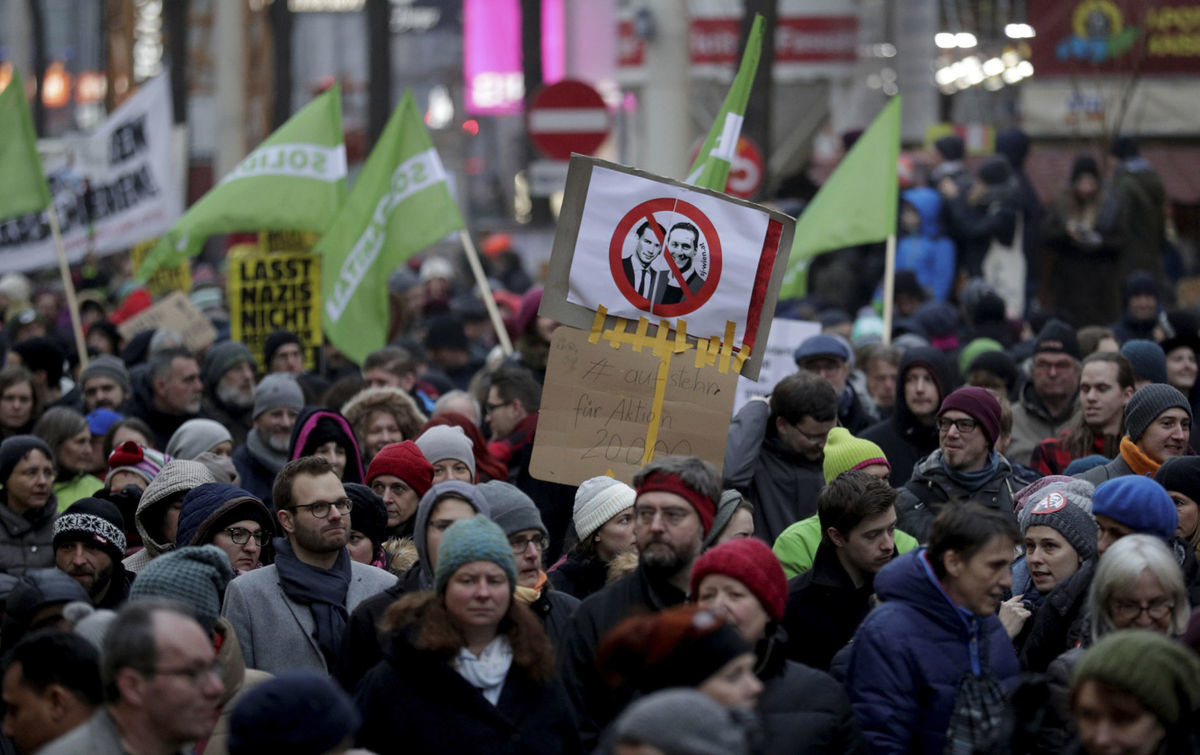 Вена против. Митинги в Австрии. Протесты в Австрии. Митинг в Вене. Демонстрация в Вене.