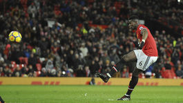 United pohodlne zdolali Swansea a odpútali sa od Liverpoolu a Chelsea