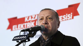 USA pri tureckej hranici v Sýrii budujú teroristickú armádu, mieni Erdogan