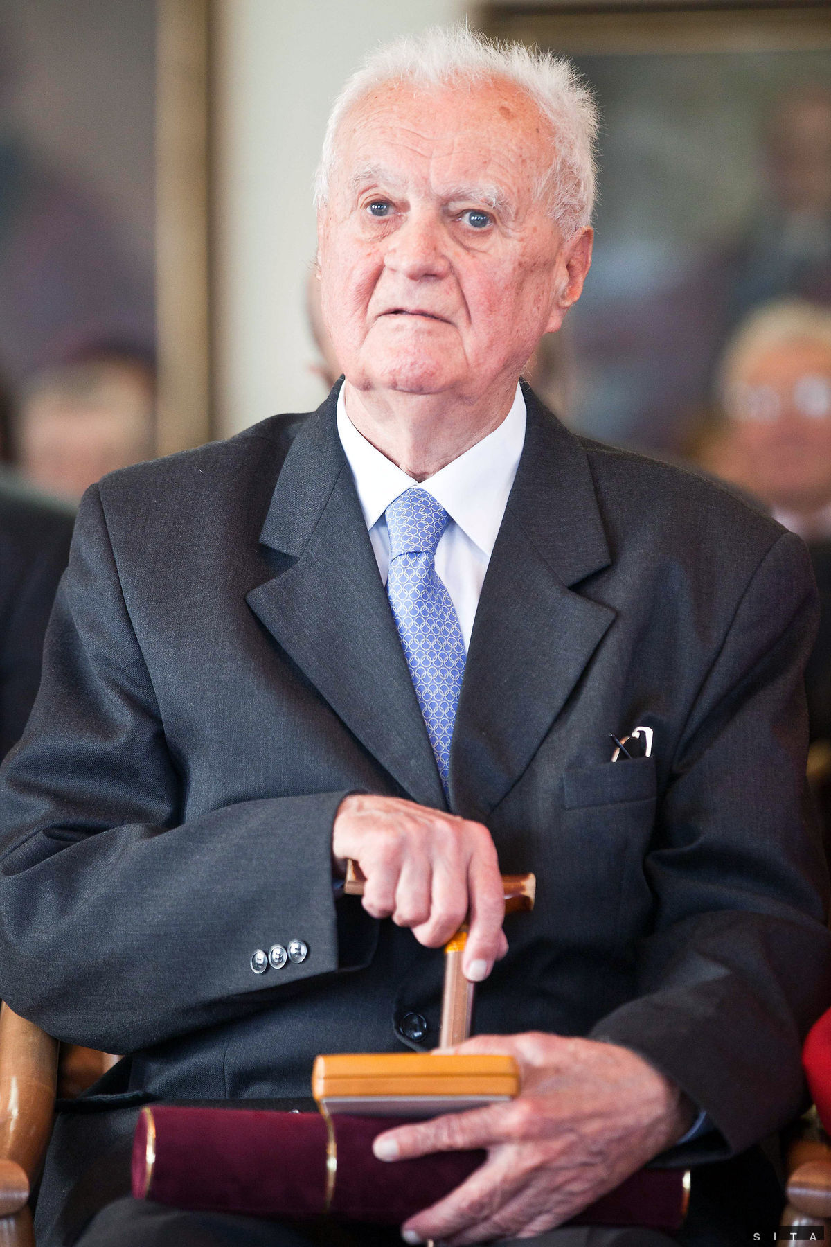 Vladimír Černušák pri preberaní Veľkej zlatej...