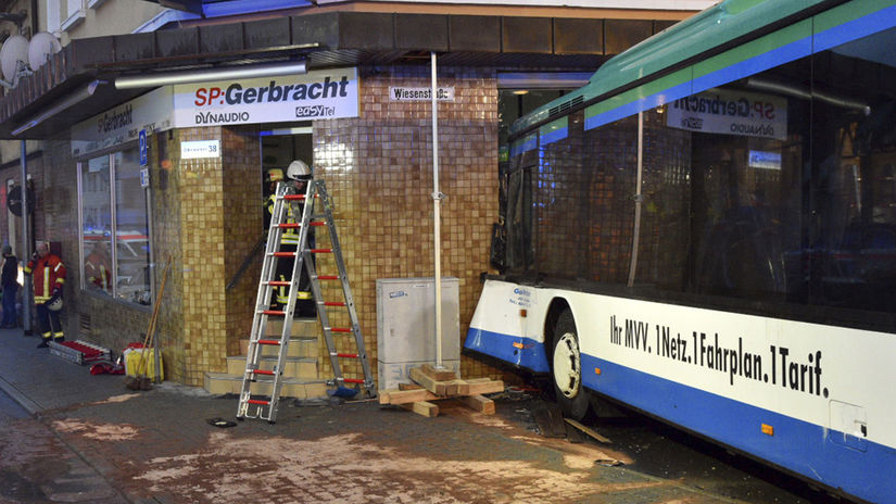 Nemecko, havária autobusu, školáci, Eberbach