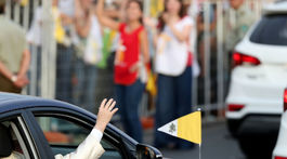 Pápež je na návšteve Čile, čakali ho menšie davy priaznivcov aj kritika