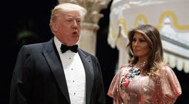 Trump nariadil zjednotiť rodiny migrantov, jeho žena navštívila internačné centrum