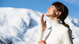 Chlad či vlhko zimy vpísané do tváre? Zastavte ich