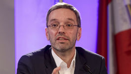 Rakúsky minister vnútra z FPÖ nariadil vznik jednotky na ochranu hraníc, obáva sa návalu migrantov