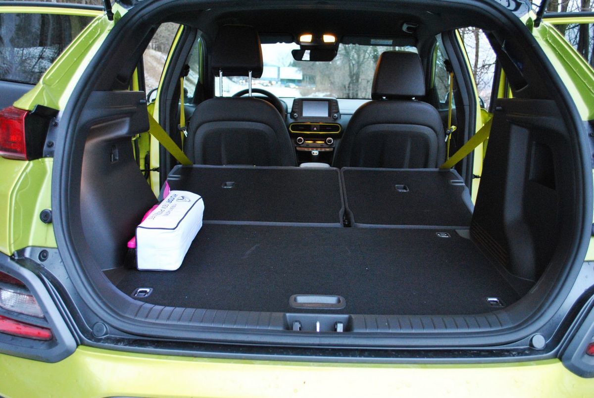 Batožinový priestor po sklopení zadných...