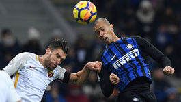 Neapol vydrel výhru v Bergame, Inter so Škriniarom zaváhal