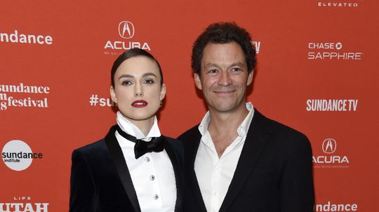  Keira Knightley  a Dominic West  na premiére...
