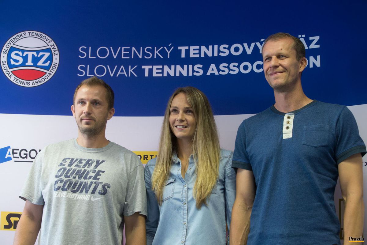 Zľava: kondičný tréner Kristián Cupák,...