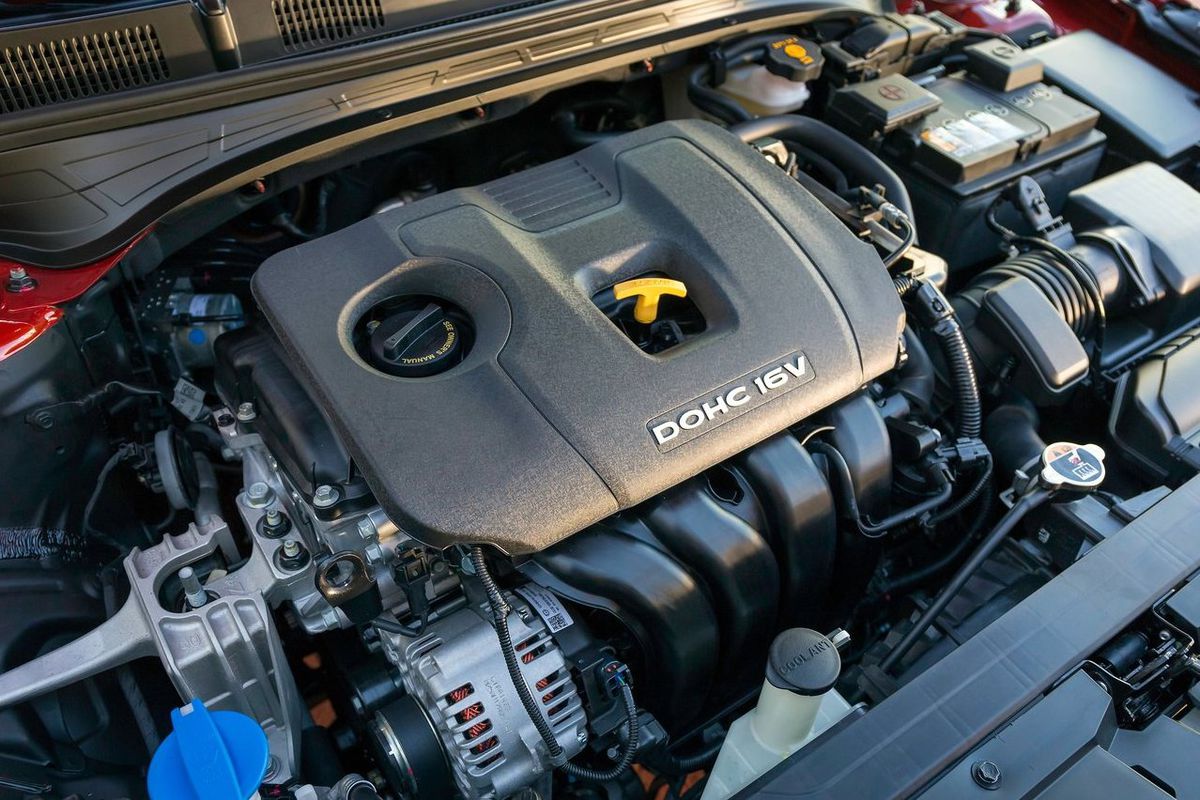 Pod kapotou debutuje atmosférický 4-valec 2,0...