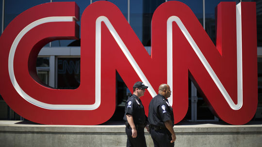 V USA zatkli muža, ktorý sa zamestnancom CNN údajne vyhrážal smrťou