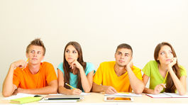 Absolventi vysokých škôl môžu opäť pomáhať deťom a školám