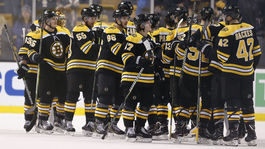 Tatar s asistenciou, Boston predĺžil bodovú sériu už na 17 zápasov