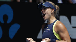 Kerberová valcuje konkurenciu, v boji o finále ju čaká Halepová