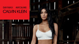 Kim Kardashian West v spodnej bielizni v reklame na značku Calvin Klein.