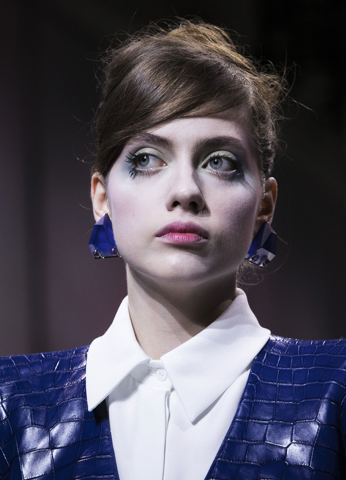 Líčenie modelky na prehliadke Armani Privé.