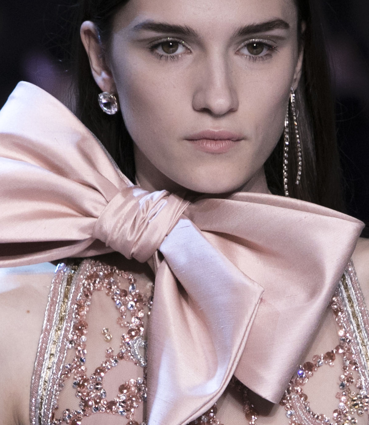 Líčenie modelky na prehliadke Elie Saab Haute...